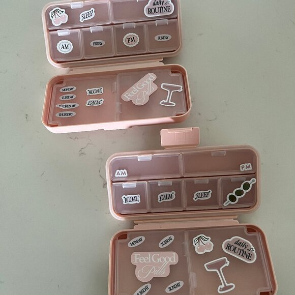 Arrae Pill Box / Travel Pill Contrainers - Picture 3 of 3